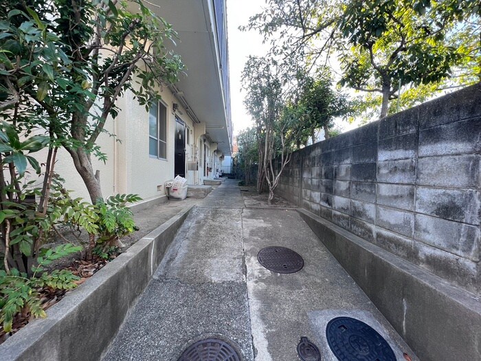 物件外観写真4　(エントランス部分)