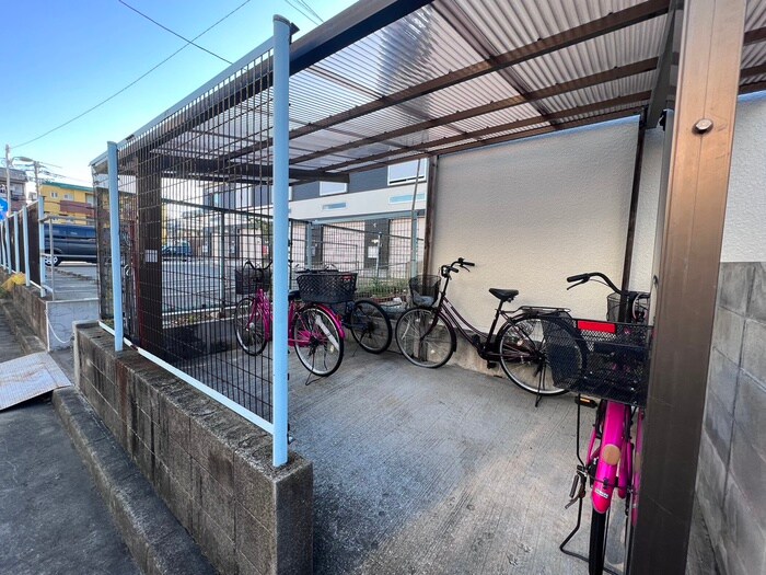 物件外観写真6　(駐輪場)