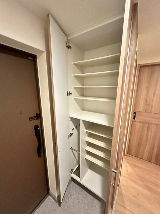 物件内観写真12　(靴箱)