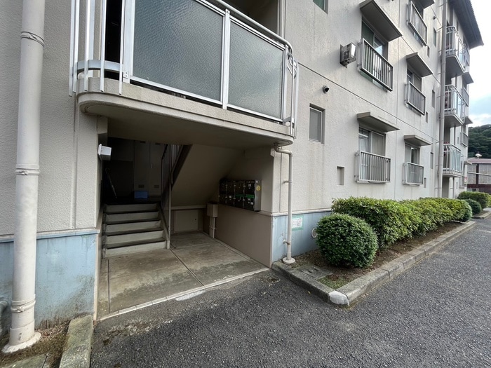 物件外観写真6　(エントランス部分)