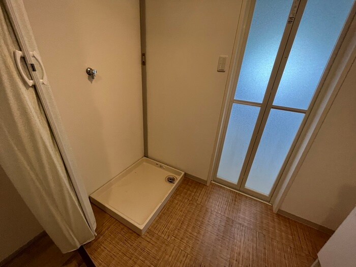物件内観写真14　(洗濯機置場)