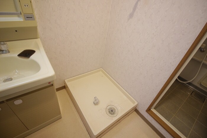 物件内観写真11　(洗濯機置場)