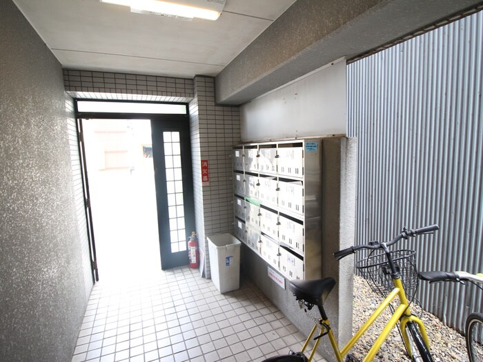 物件外観写真4　(エントランス部分)