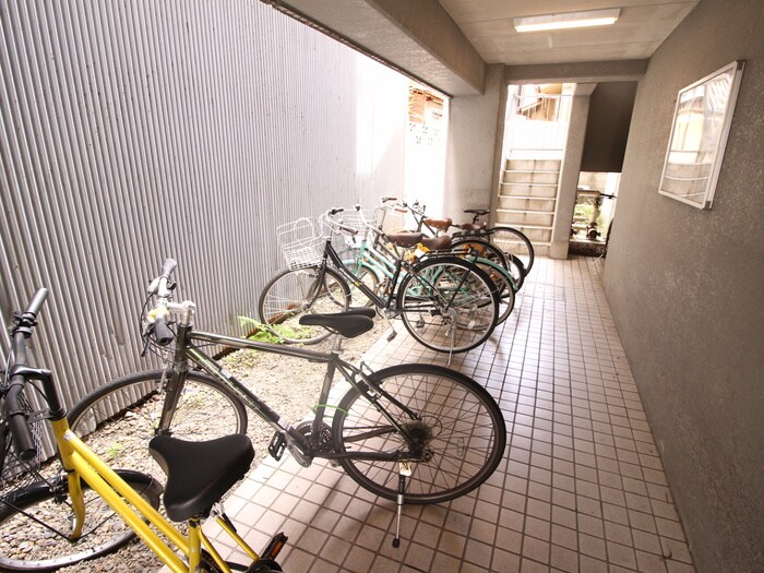 物件外観写真6　(駐輪場)