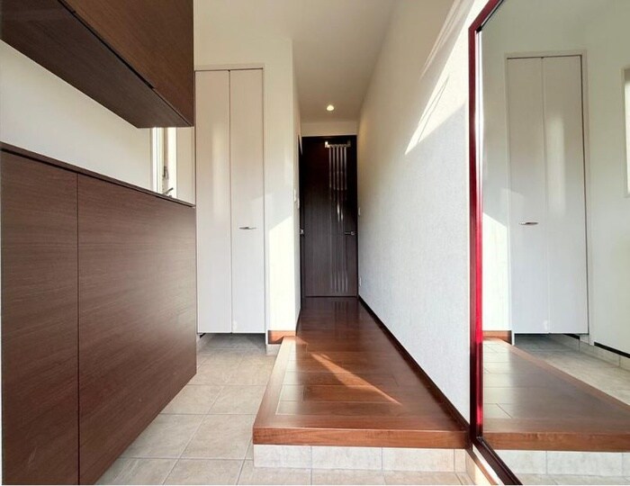 物件内観写真14　(玄関)