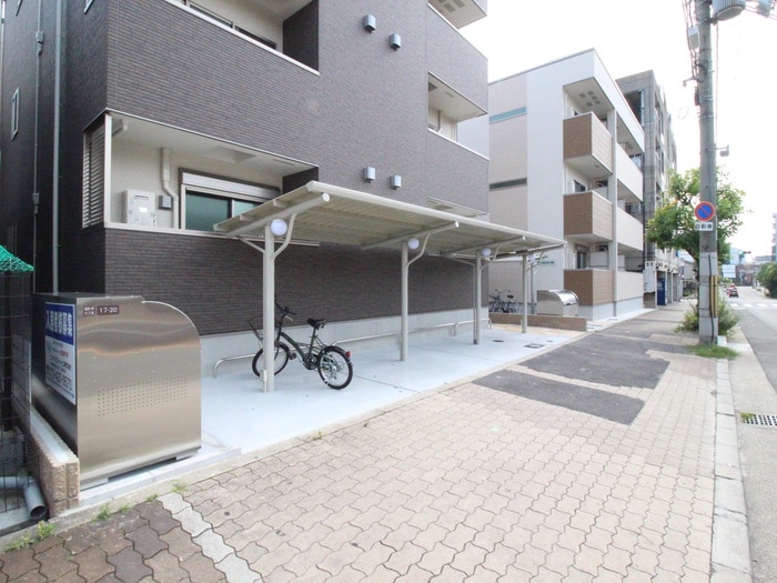 物件外観写真3　(駐輪場)