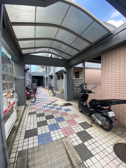 物件外観写真4　(エントランス部分)