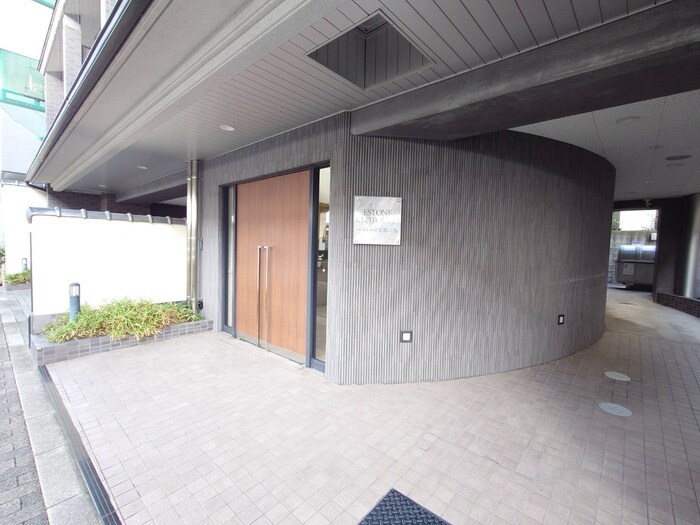 物件外観写真2　(エントランス部分)