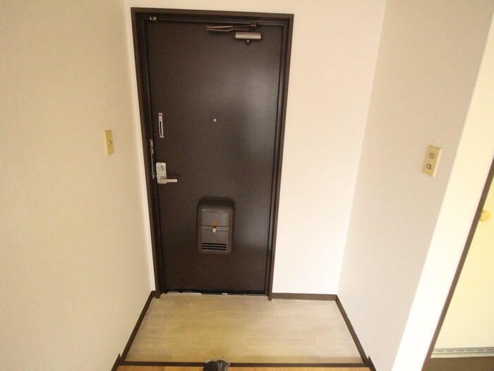 物件内観写真7　(玄関)