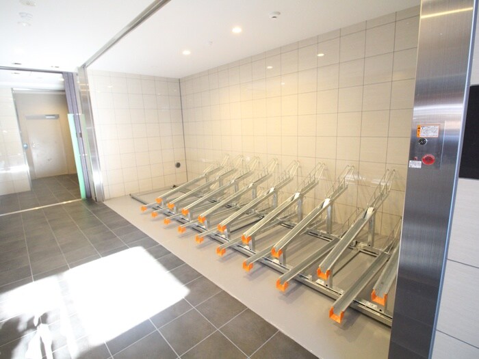 物件外観写真4　(駐輪場)