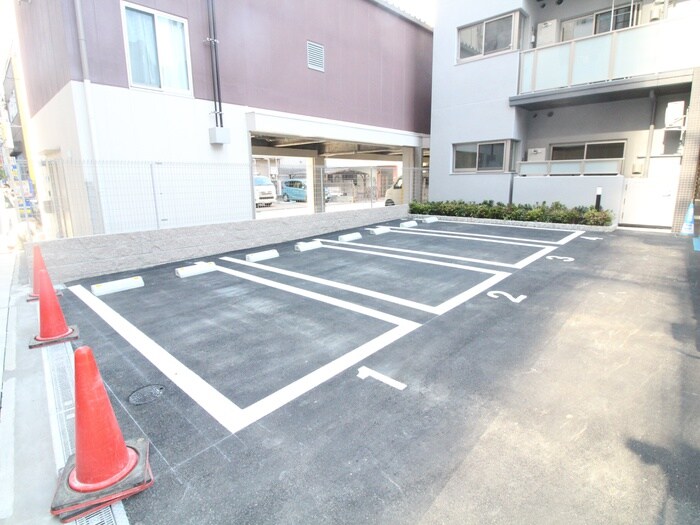 物件外観写真5　(駐車場)