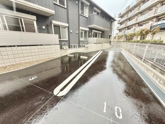 物件外観写真4　(駐車場)