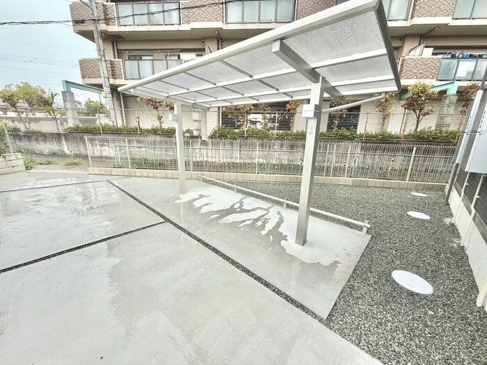 物件外観写真5　(駐輪場)