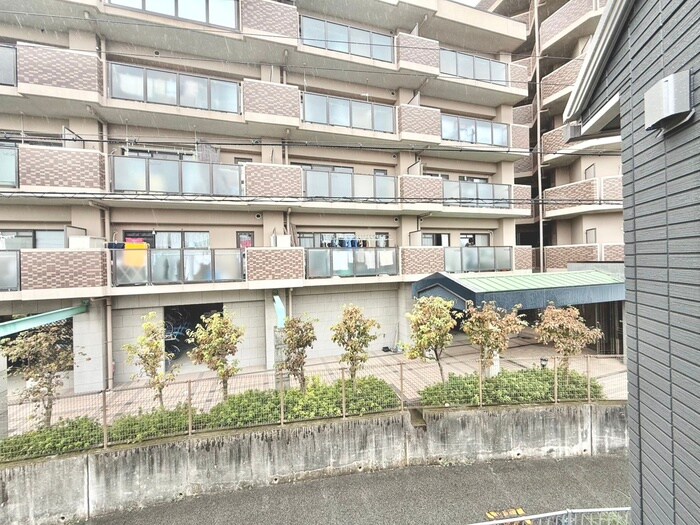 物件内観写真16　(室内からの展望)