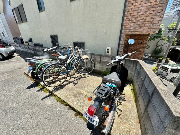 物件外観写真6　(駐輪場)