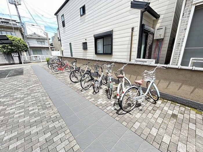 物件外観写真4　(駐輪場)
