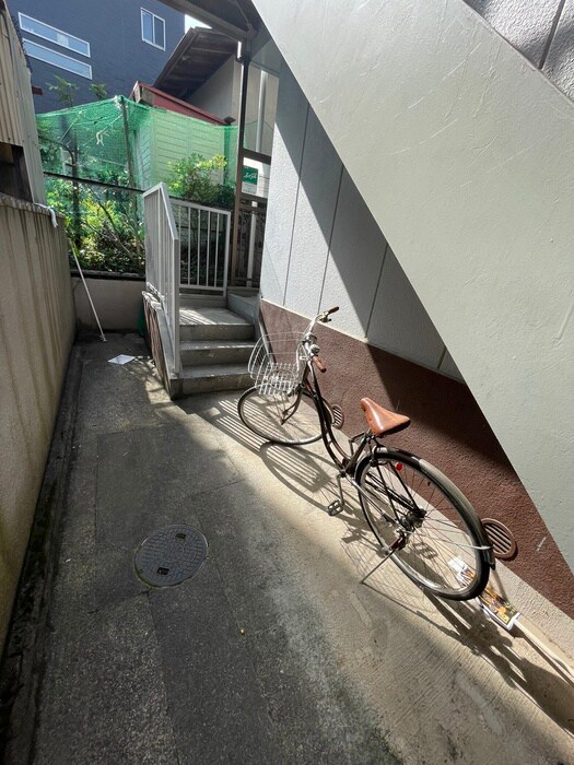 物件外観写真5　(駐輪場)