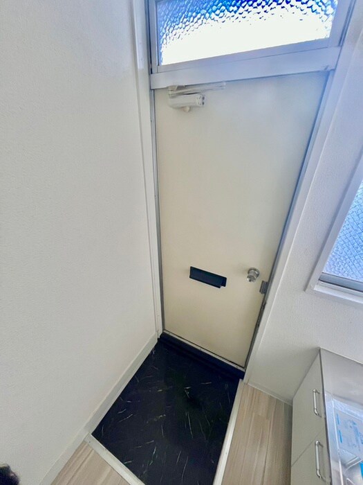 物件内観写真8　(玄関)