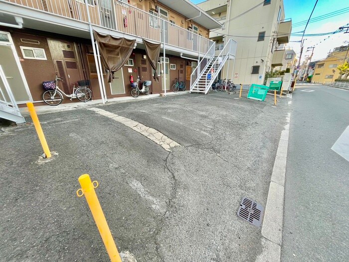 物件外観写真5　(駐車場)