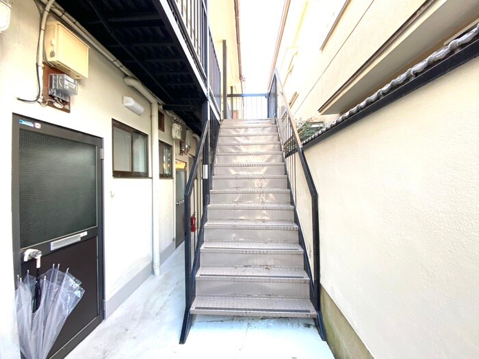 物件外観写真4　(エントランス部分)