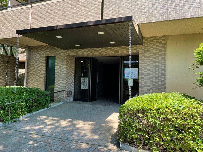 物件外観写真4　(エントランス部分)