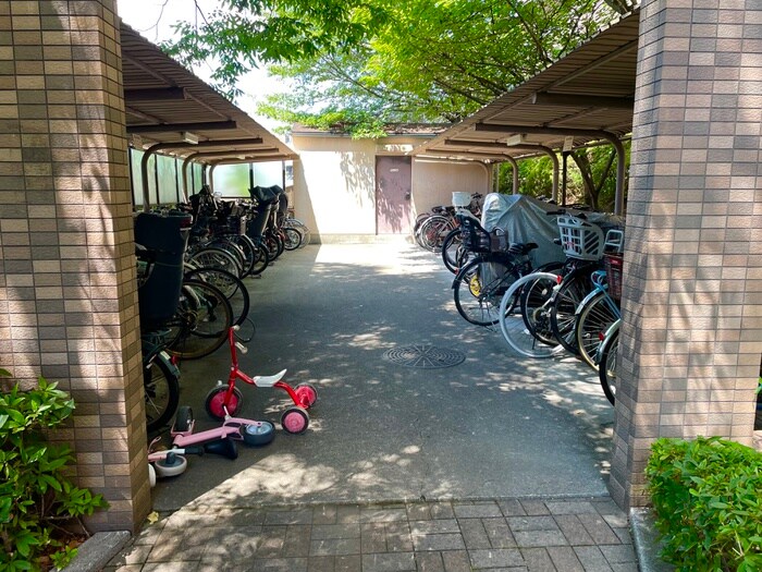 物件外観写真6　(駐輪場)