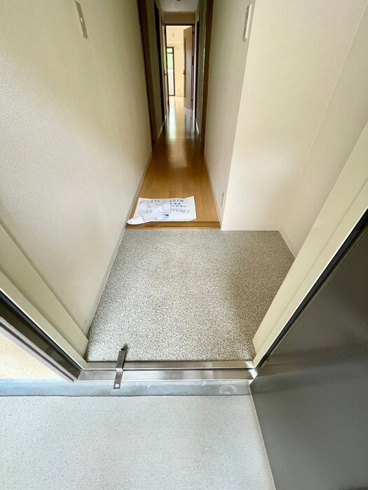 物件内観写真16　(玄関)