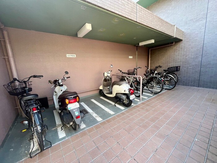 物件外観写真5　(駐輪場)