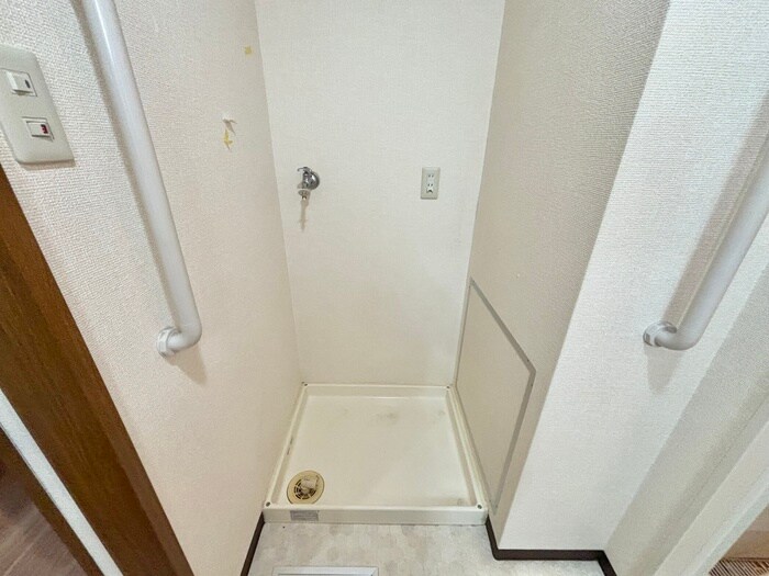 物件内観写真18　(洗濯機置場)