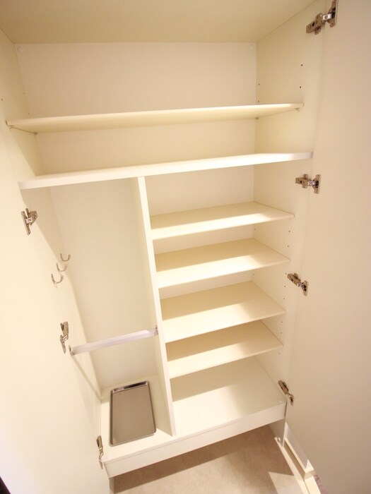 物件内観写真8　(靴箱)