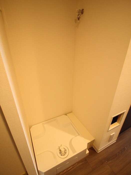 物件内観写真9　(洗濯機置場)