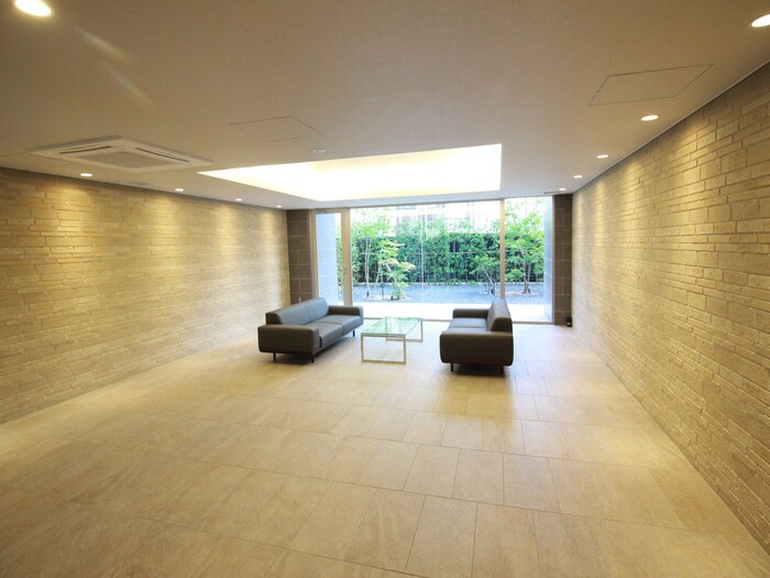 物件外観写真4　(エントランス部分)