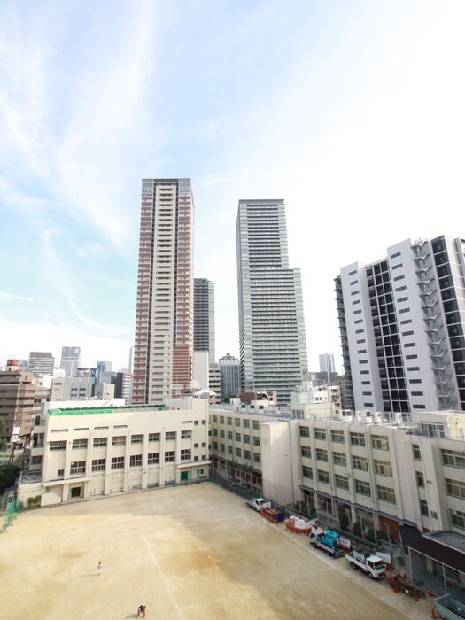 物件内観写真22　(室内からの展望)