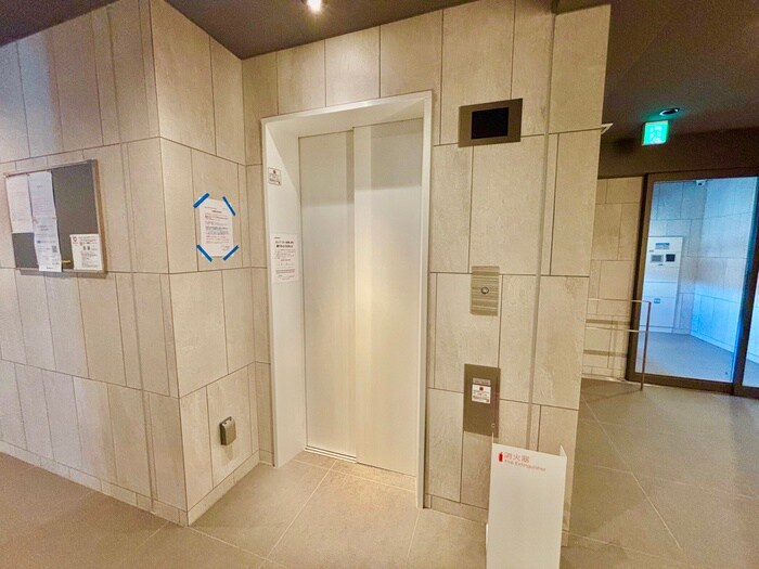 物件外観写真4　(エントランス部分)