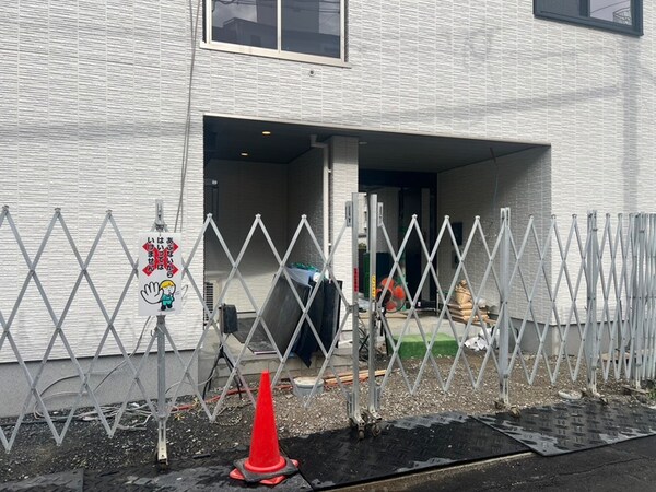 建築中