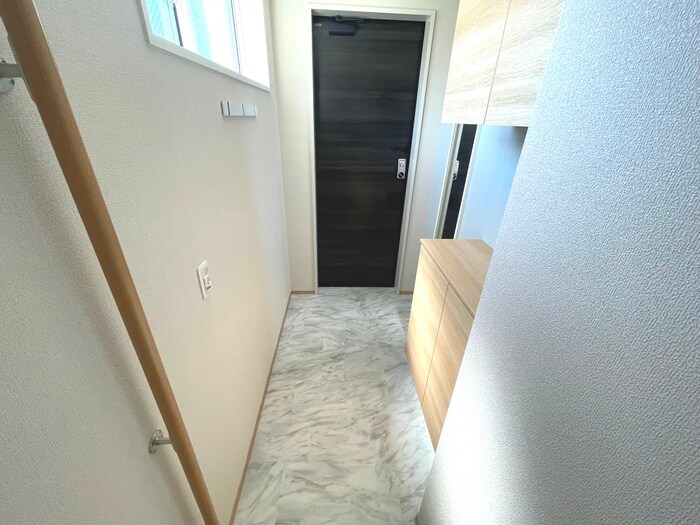 物件内観写真18　(玄関)