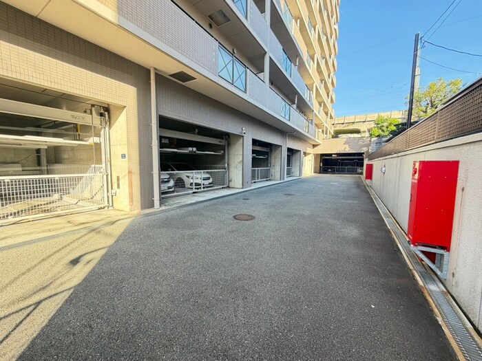 物件外観写真5　(駐車場)