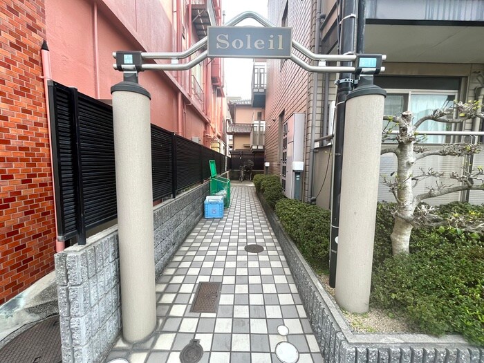 物件外観写真3　(エントランス部分)