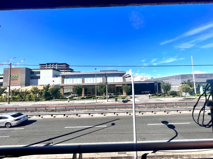 物件内観写真12　(室内からの展望)