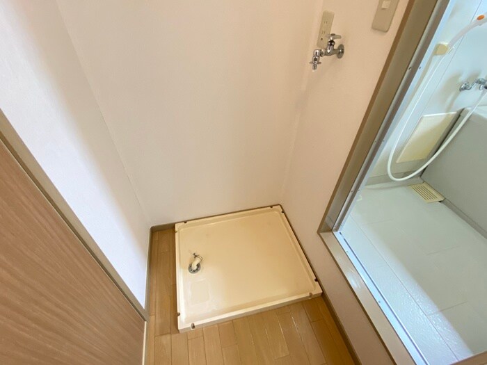 物件内観写真16　(洗濯機置場)