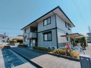 ロイヤルシャトーE棟外観写真