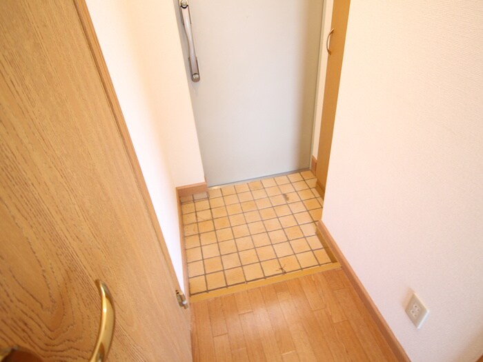 物件内観写真13　(玄関)