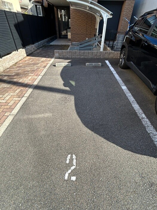 物件外観写真4　(駐車場)