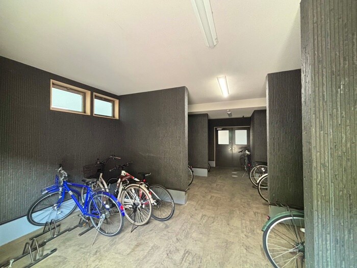 物件外観写真5　(駐輪場)