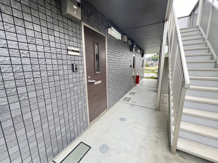 物件外観写真3　(エントランス部分)
