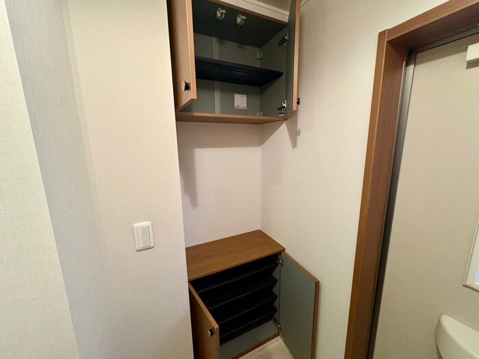 物件内観写真18　(靴箱)