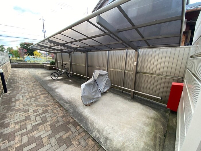 物件外観写真3　(駐輪場)