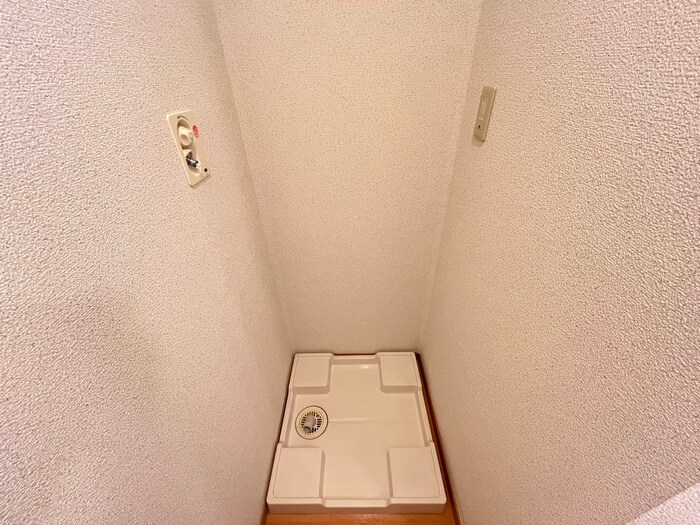 物件内観写真14　(洗濯機置場)