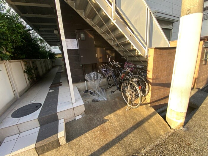 物件外観写真4　(駐輪場)