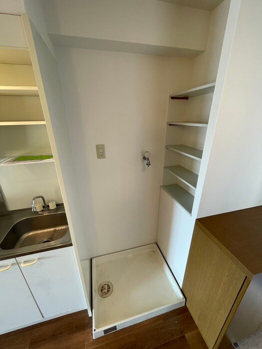 物件内観写真9　(洗濯機置場)